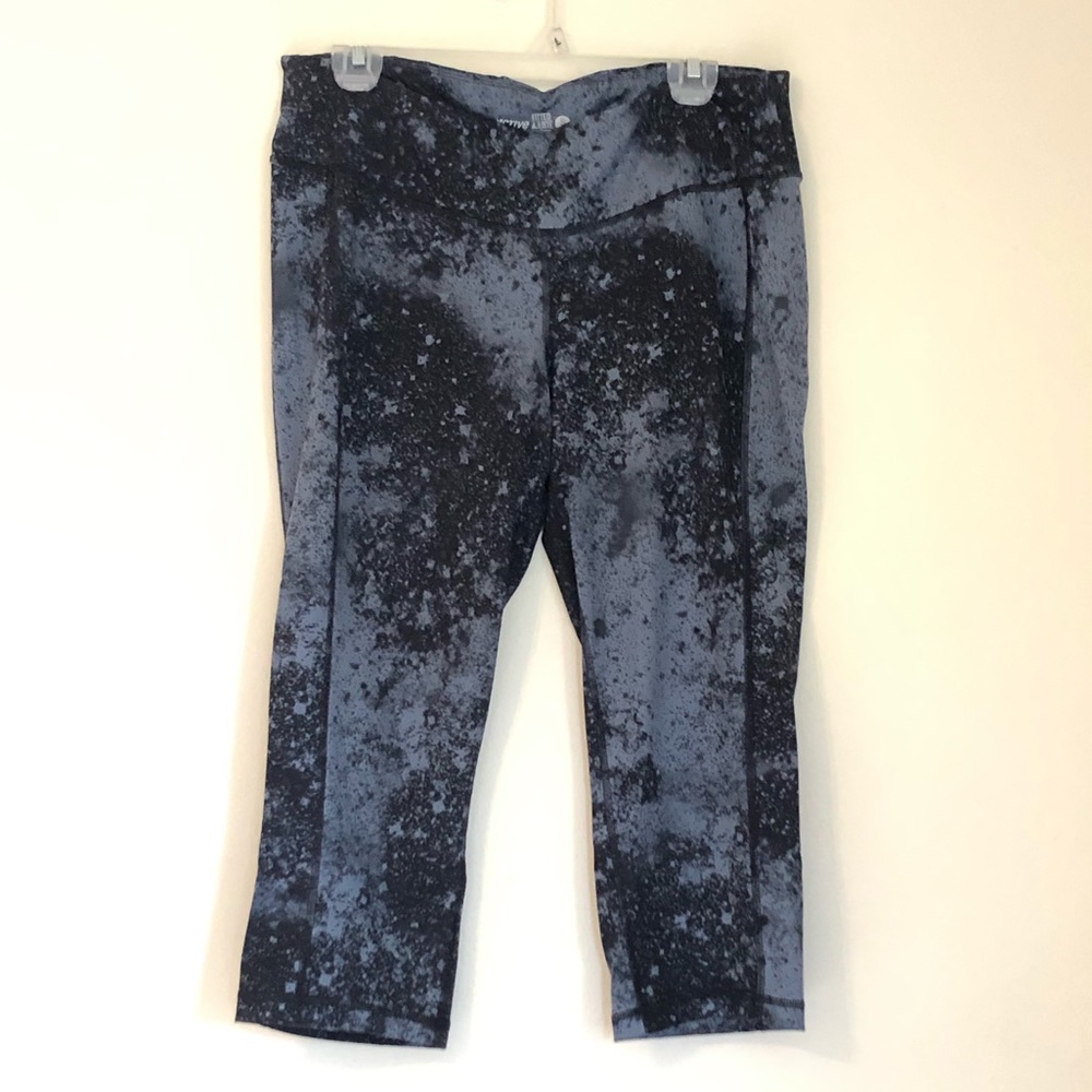 Black/Grey Patterned Old Navy Active Capris